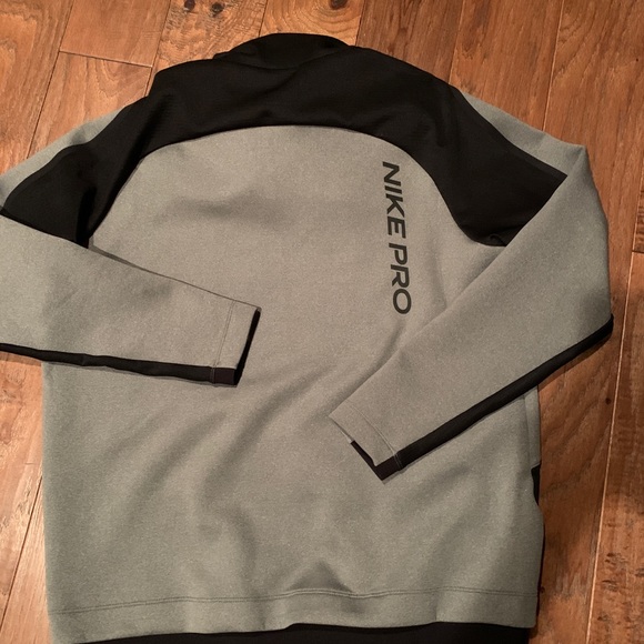 Nike Pro Pullover - Picture 2 of 3
